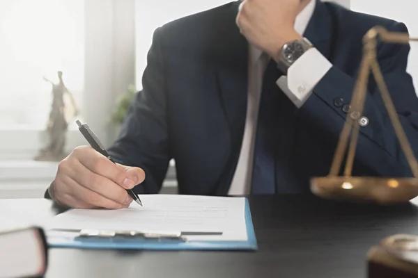 How Employment Law Advice Helps Solve Remote Workforce Challenges